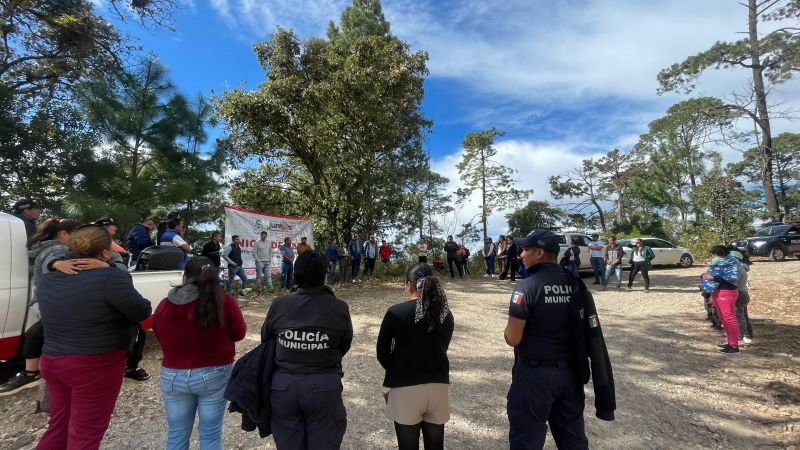 Inicia la construcción de pavimento hidráulico en la comunidad de El Monte